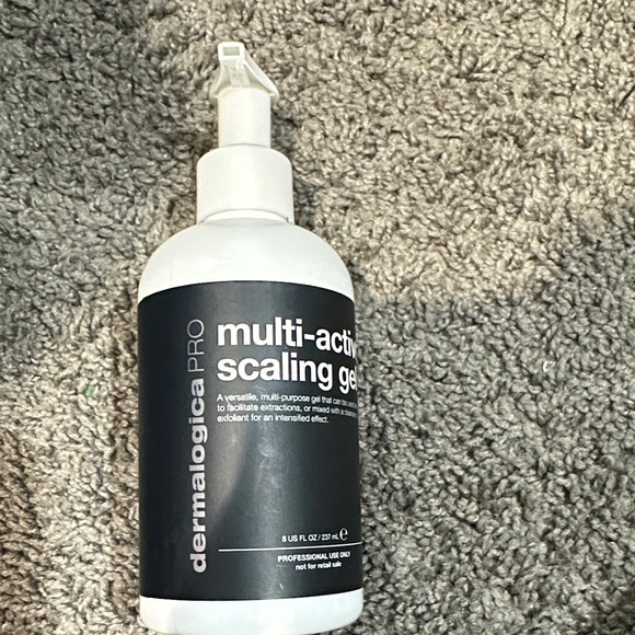 Dermalogica Multi-Active Scaling Gel in Black and White - Picture 1 of 3